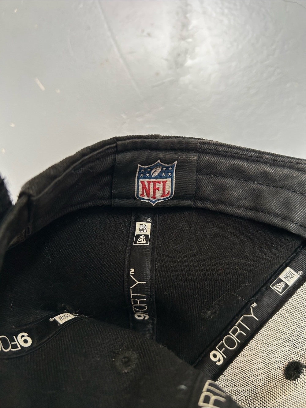 New Era 9FORTY San Francisco 49ers Mens Adjustable Strapback Hat Cap Black - Picture 3 of 7